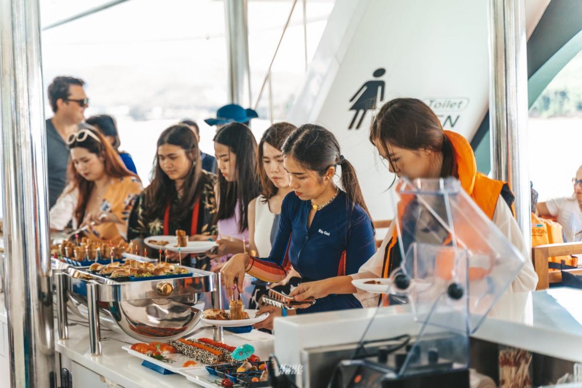 Party Catamaran 111ft