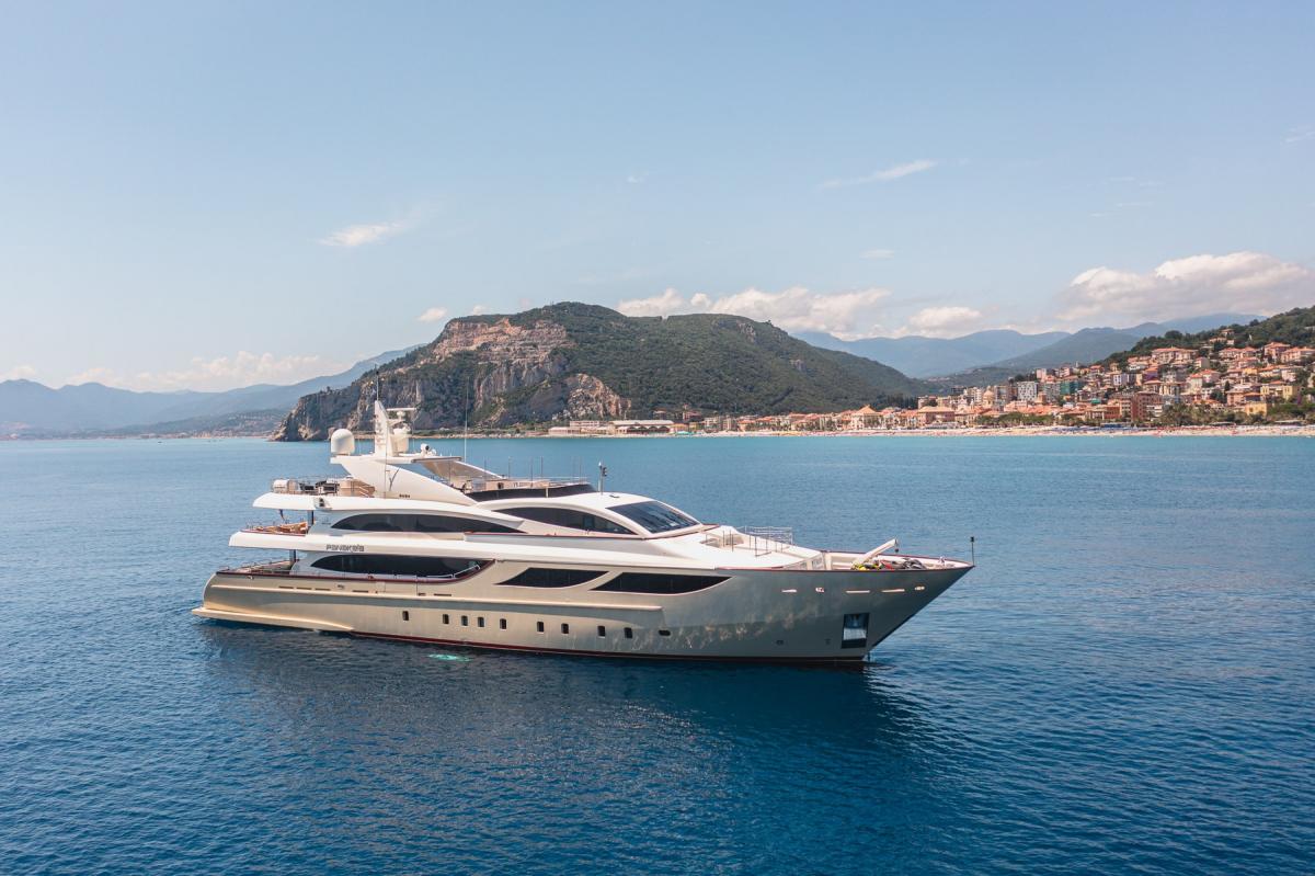 150ft Astondoa Yacht